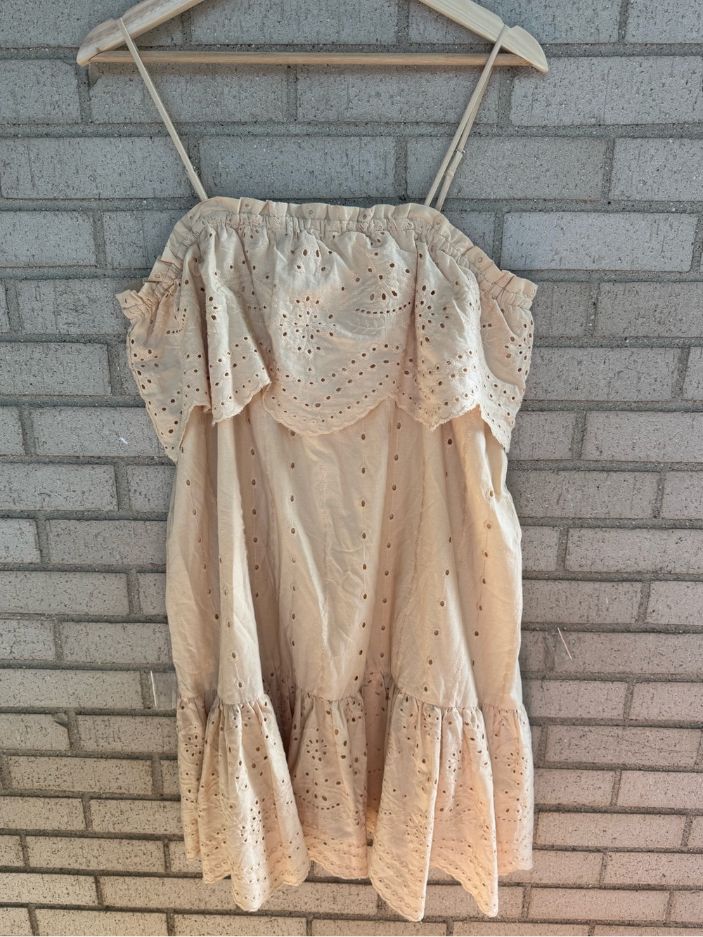 Moon River Peach Beige Eyelet Mini Dress Embroidered Cutouts Spaghetti Strap Med